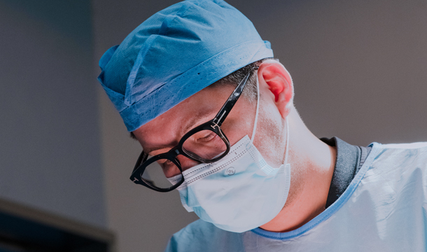 Transform your silhouette with a body contouring surgery by board-certified plastic surgeon Dr. Illich Navarro.